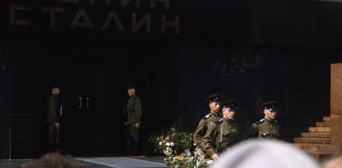 Смена караула у Мавзолея Ленина-Сталина в 1958 году, фото Томаса Хаммонда (1920—1993)