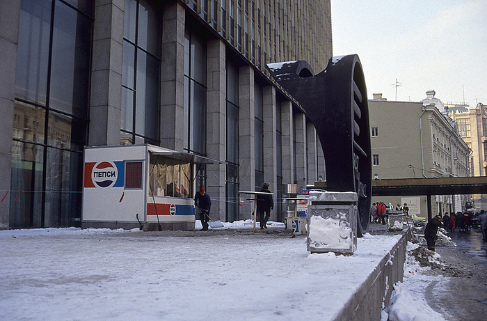 Палатка «Пепси» в ноябре 1989 года.