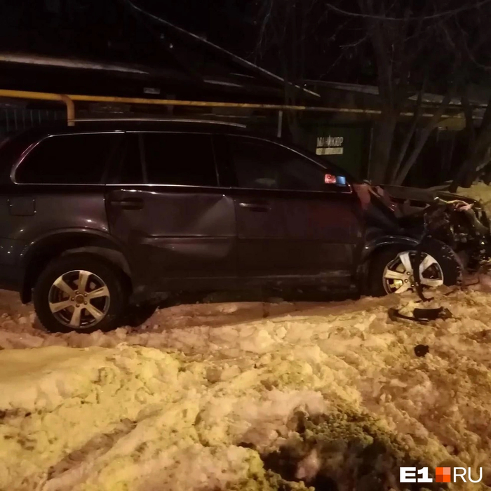Водитель Volvo сказал, что до последнего момента не видел Exeed, который начал поворот налево от правого края дороги Источник: читатель <!--noindex--><a href="https://pikabu.ru/story/v_ekaterinburge_otkazalis_rassmatrivat_delo_ob_ushcherbe_poluchennom_v_dtp_vsemu_vinoy_statusnyie_uchastniki_avarii_14455702?u=http%3A%2F%2FE1.RU&t=E1.RU&h=d14cb2f4849bc246a517d6332b909846dc263a36" title="http://E1.RU" target="_blank" rel="nofollow noopener">E1.RU</a><!--/noindex-->