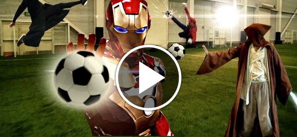 Football super 2. Футболисты Супергерои. Футбол игра с супер способностями. Роботы играют в футбол.