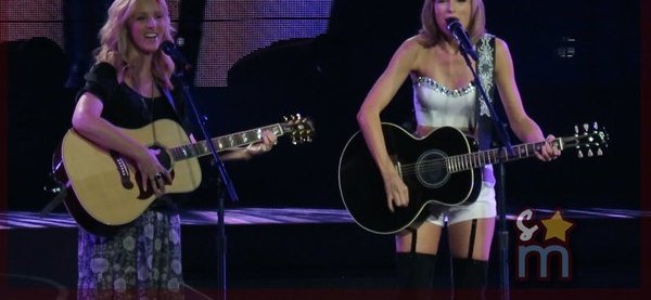 Фиби драный кот. Драный кот друзья. Драный кот песня Фиби. Smelly Cat Phoebe Buffay. Night Sing.
