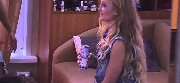 Но она мне не сосала. Но она мне не сосала. Мем кривой школьник ыыыы асуждаю асуждаю. Но она мне не сосала. —хочешь otsosy?).