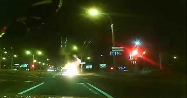 Пьяный водитель + ДТП = Пожар. 17.10.2015 Минск. Видео. | Пикабу