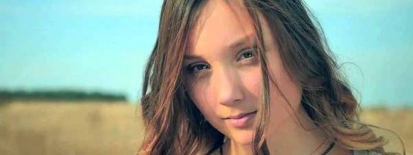 Deep house природа. Песня на берегу поет девушка. Наталии песня. Песня на берегу поет девушка. Песня на берегу поет девушка.