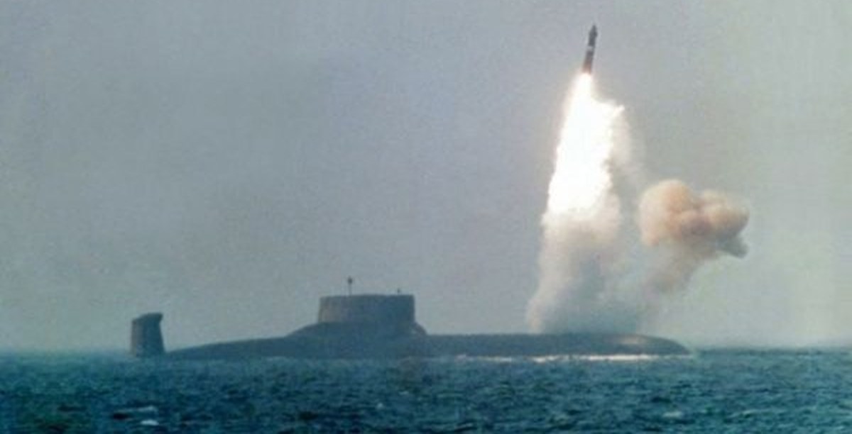 Испытание ракеты булава. Булава подводная. Межконтинентальная баллистическая ракета булава. Булава подводная. Баллистическая ракета булава.