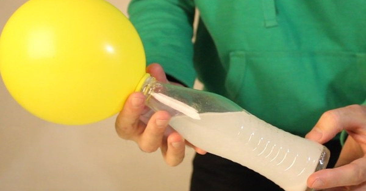 Надуть шары видео. Самонадувающийся шарик опыт. Опыт с шариком. Опыты с воздушными шарами. Надуваем воздушные шары.