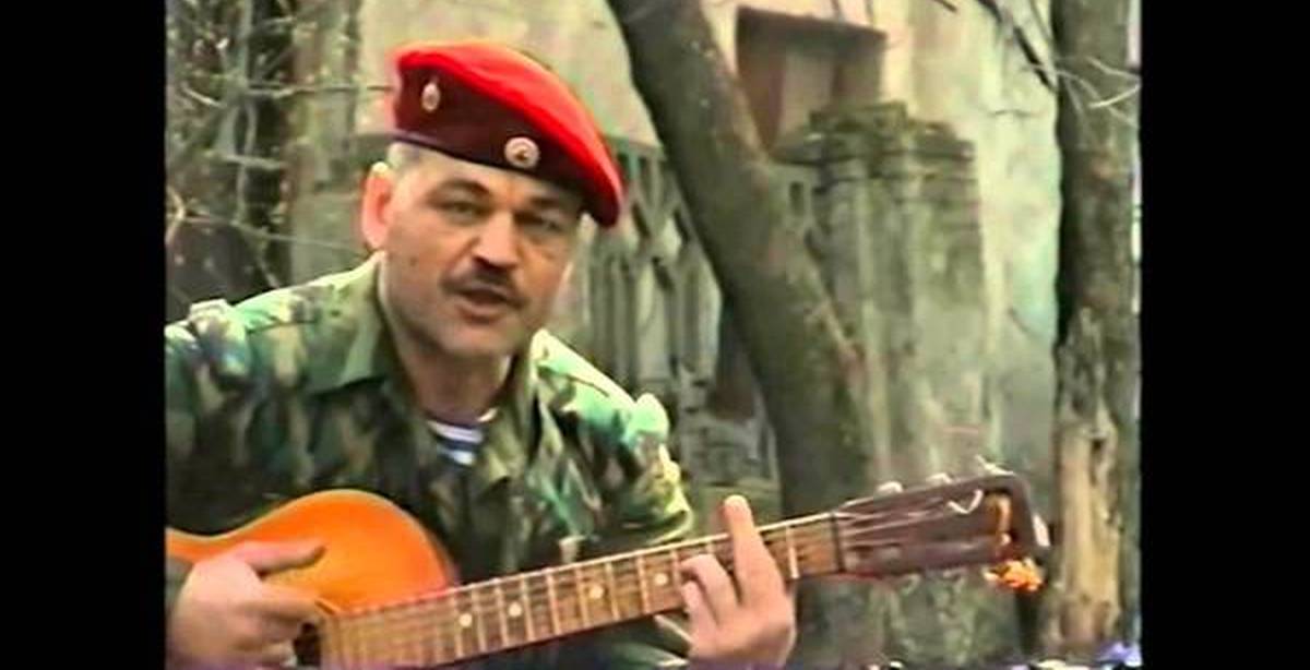 Все песни про чечню. Певцы про Чечню военные. Военные под гитару Чечня. Песни про чеченскую войну. Пёсни Чеченской войны.