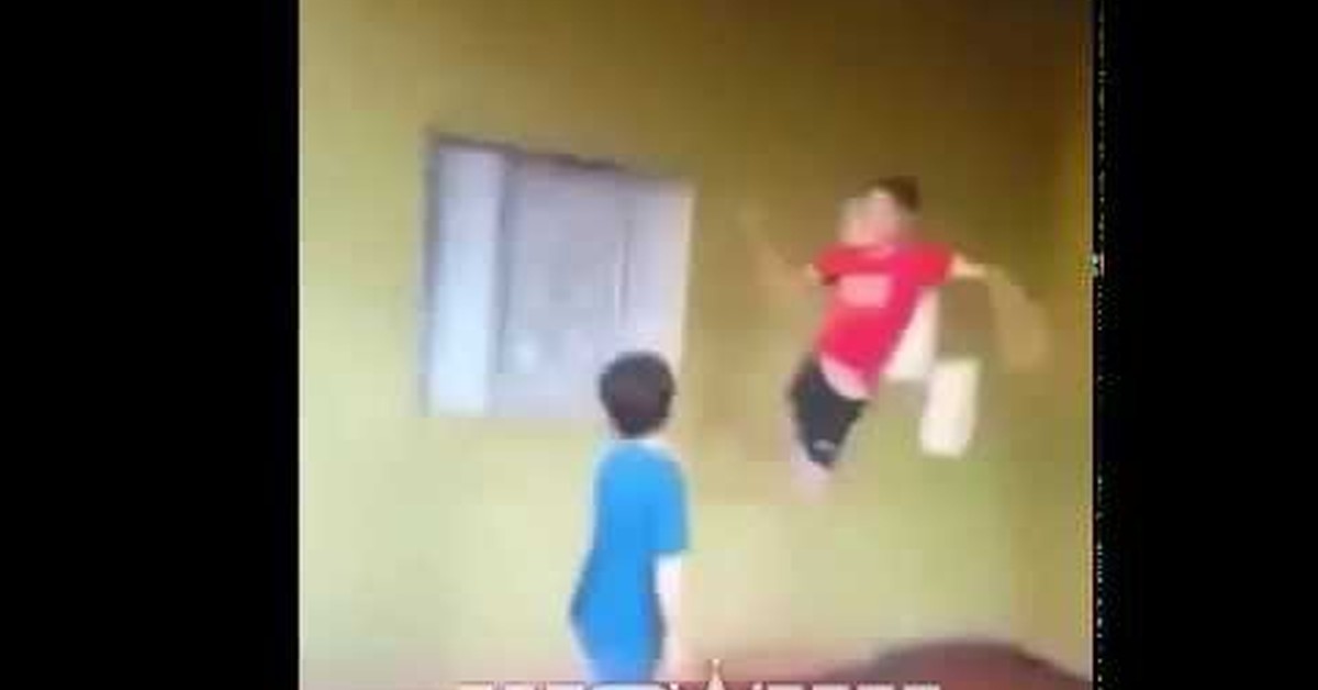 Wall Kick. Kick face in the Wall.